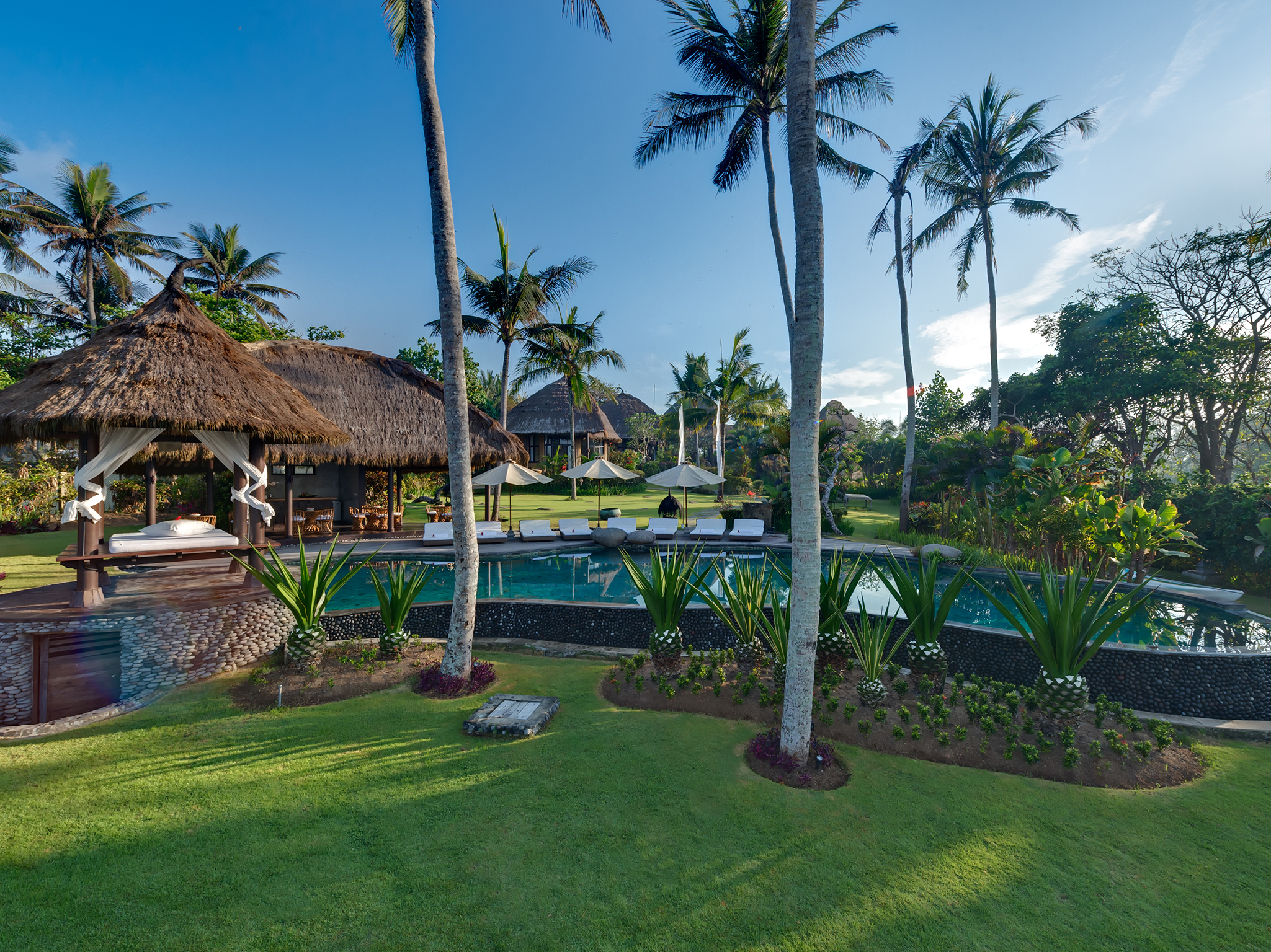 Taman Ahimsa - Swimming pool and villa in the background - Taman Ahimsa, Seseh-Tanah Lot, Bali
